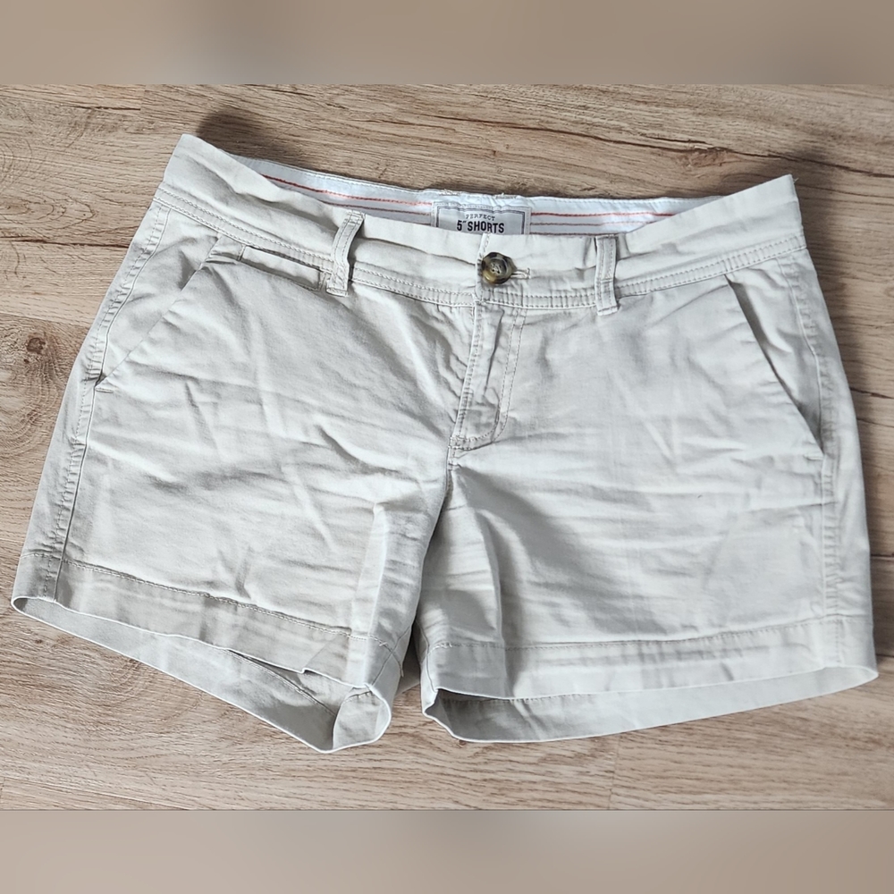Old Navy Womens Khaki Shorts. Exc Cond
